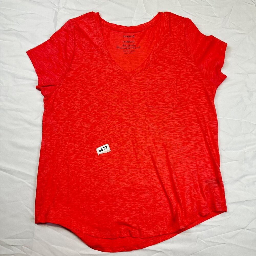 torrid size 1  classic fit  pink  nwot shirt